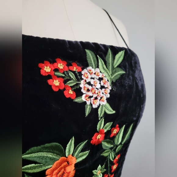 ALICE + OLIVIA Launa black velvet mini dress with colourful floral embroidery - Picture 10 of 14